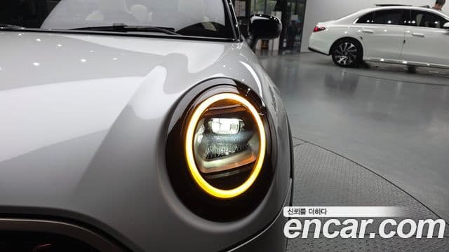 Mini Cooper S Convertible 2025 — ფოტო 19/32
