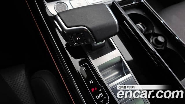 Audi A8 2023 — Şəkil 10/20