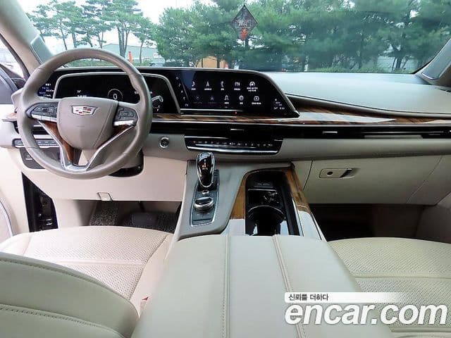 Cadillac Escalade 2021 — ფოტო 16/20