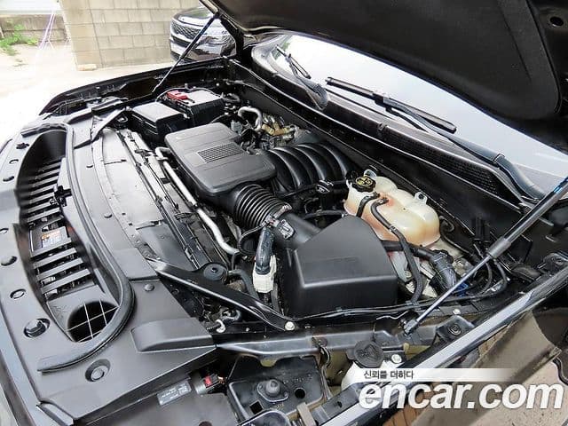 Cadillac Escalade 2021 — ფოტო 19/20