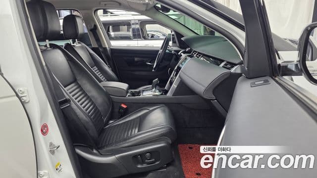 Land Rover Discovery Sport 2020 — Фото 11/20