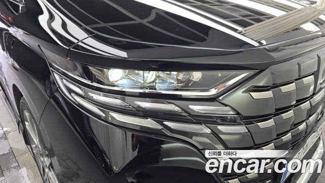 Toyota Alphard 2023 — ფოტო 38/38