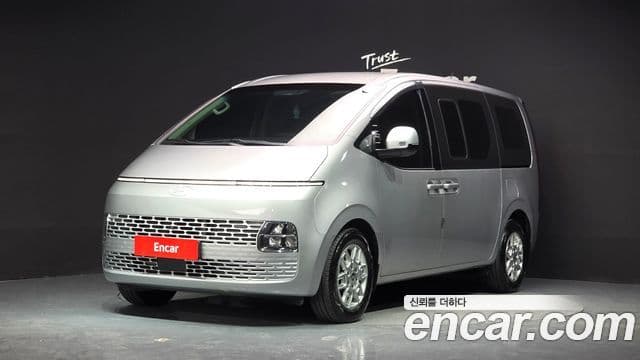 Hyundai Staria 2025 — Фото 1/20