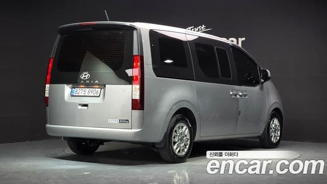 Hyundai Staria 2025 — Фото 2/20