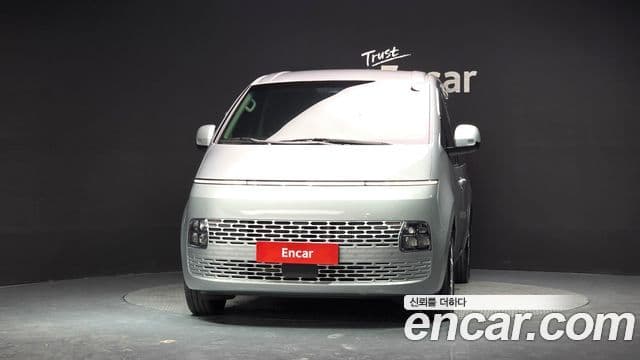 Hyundai Staria 2025 — Фото 3/20