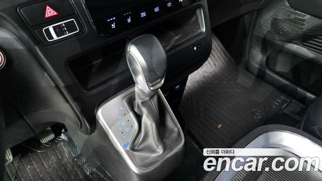 Hyundai Staria 2025 — Фото 9/20