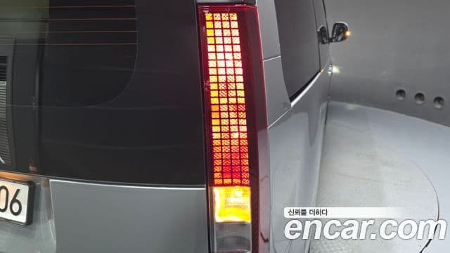 Hyundai Staria 2025 — Photo 17/33