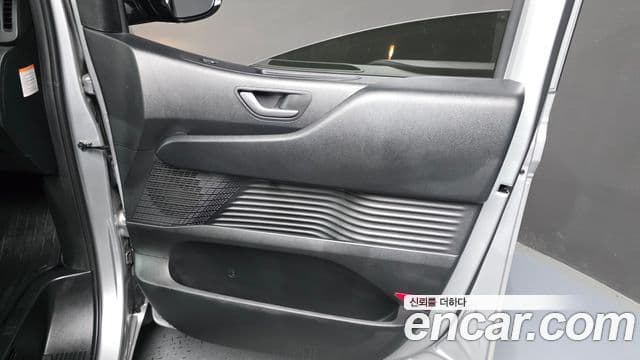 Hyundai Staria 2025 — Photo 1/33