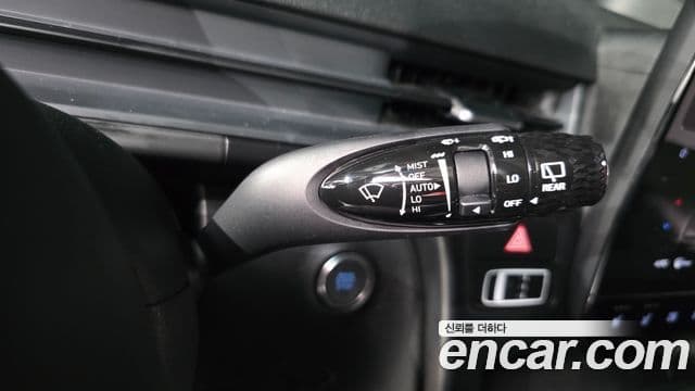 Hyundai Staria 2025 — Photo 2/33