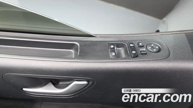 Hyundai Staria 2025 — Photo 10/33