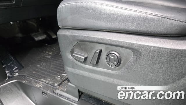 Hyundai Staria 2025 — Photo 31/33