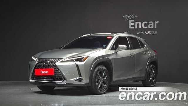 Lexus UX250h 2023 — Фото 1/20