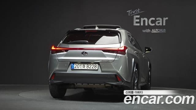 Lexus UX250h 2023 — Фото 4/20