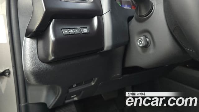 Lexus UX250h 2023 — Фото 19/20