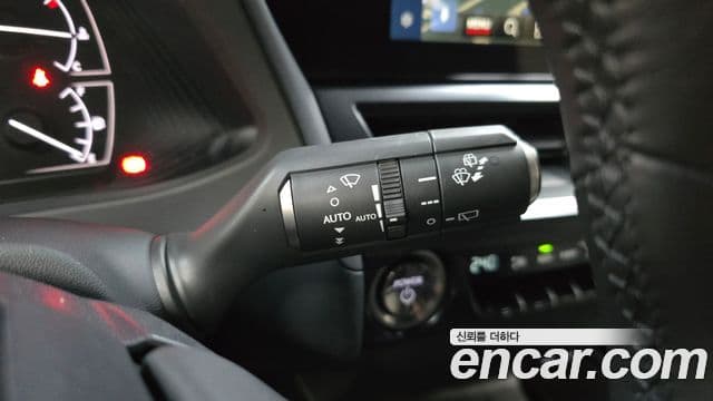 Lexus UX250h 2023 — Фото 20/20