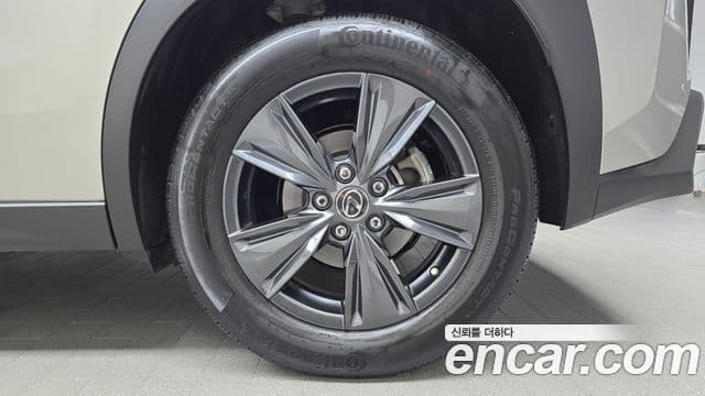 Lexus UX250h 2023 — Photo 29/30