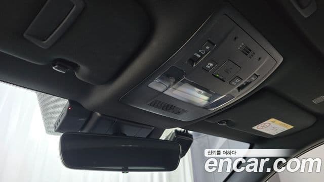 Lexus UX250h 2023 — Photo 3/30
