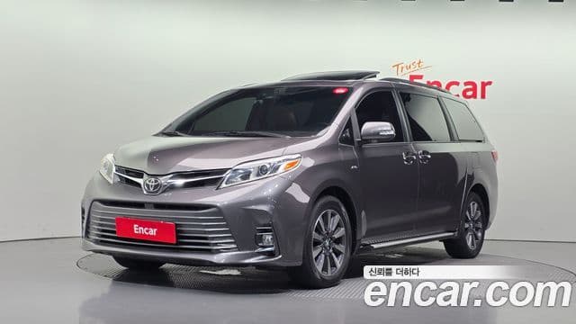 Toyota Sienna 2018 — Фото 1/20