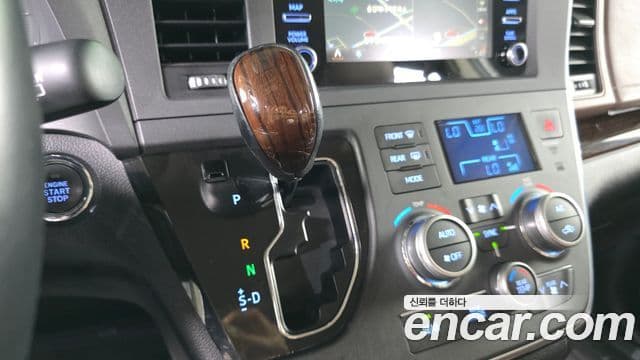 Toyota Sienna 2018 — Фото 9/20