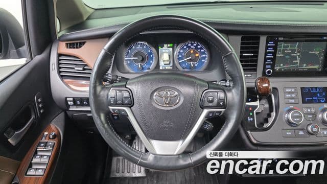 Toyota Sienna 2018 — Фото 15/20