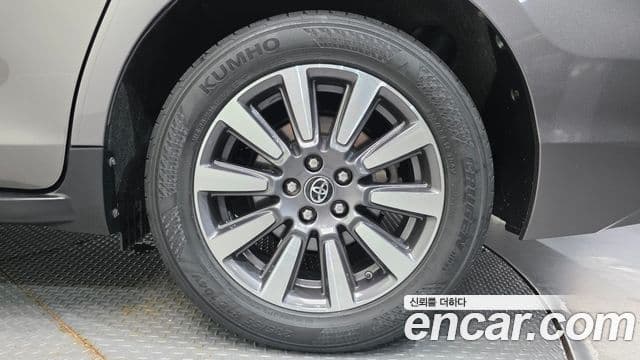Toyota Sienna 2018 — Şəkil 5/30