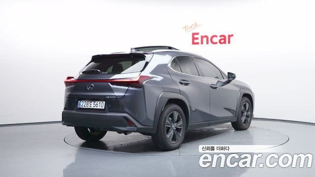 Lexus UX300h 2025 — ფოტო 4/31