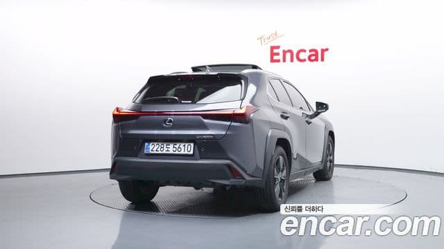 Lexus UX300h 2025 — ფოტო 27/31