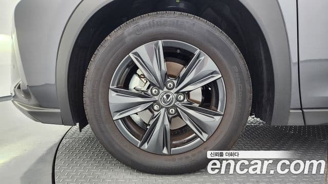 Lexus UX300h 2025 — ფოტო 7/31