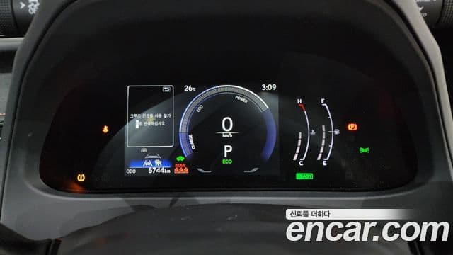 Lexus UX300h 2025 — ფოტო 13/31