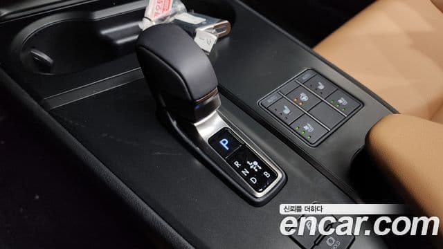 Lexus UX300h 2025 — ფოტო 8/31