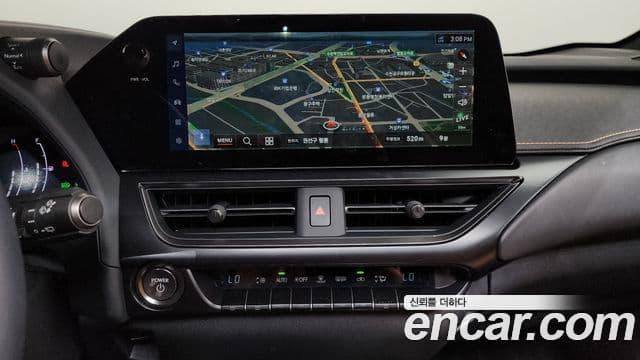 Lexus UX300h 2025 — ფოტო 25/31