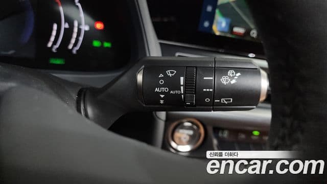 Lexus UX300h 2025 — ფოტო 10/31