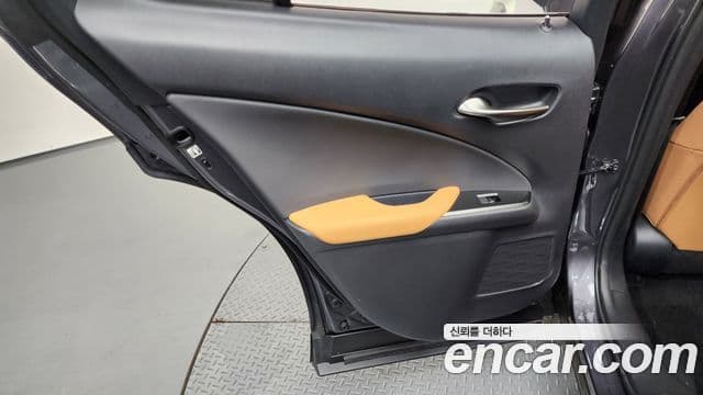 Lexus UX300h 2025 — ფოტო 12/31