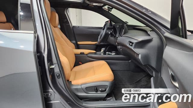 Lexus UX300h 2025 — ფოტო 2/31