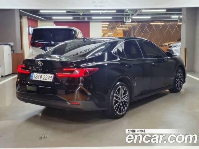 Toyota Camry 2025 — ფოტო 2/20