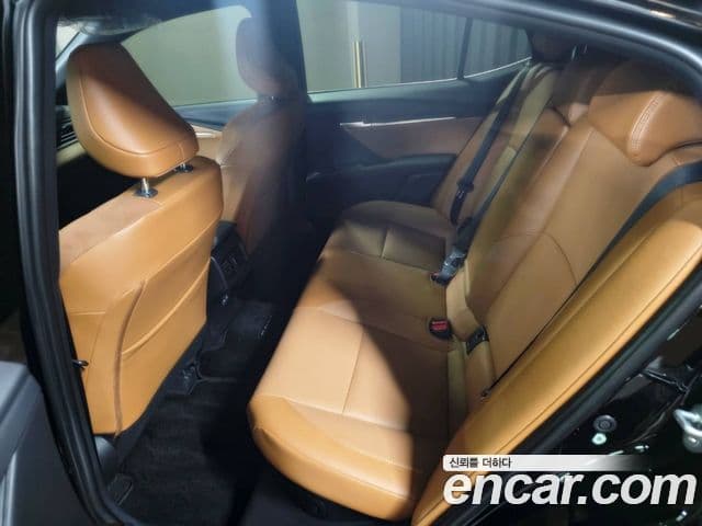 Toyota Camry 2025 — ფოტო 4/20