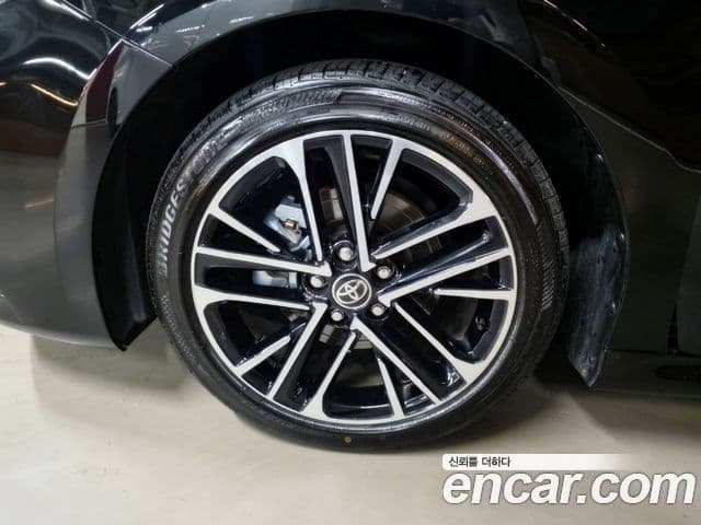 Toyota Camry 2025 — ფოტო 17/20