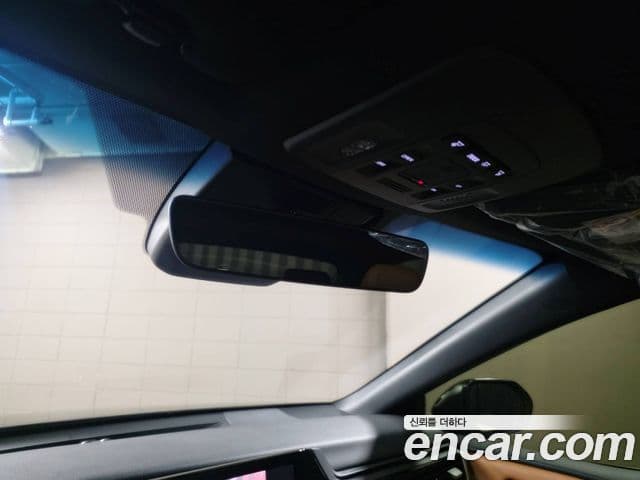 Toyota Camry 2025 — ფოტო 19/20