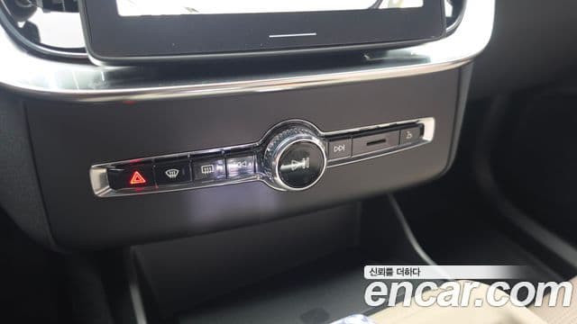Volvo XC90 2025 — Şəkil 31/33