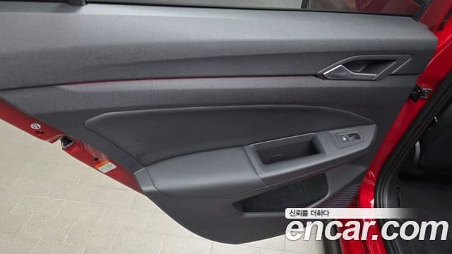 Volkswagen Golf 2023 — Photo 18/32