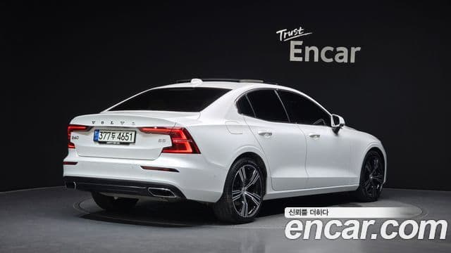 Volvo S60 2020 — Фото 2/20