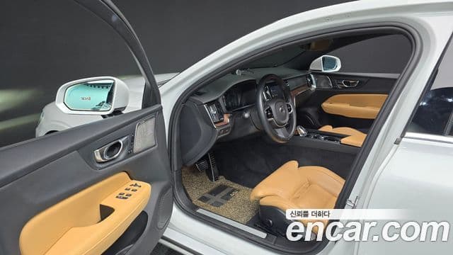 Volvo S60 2020 — Фото 10/20