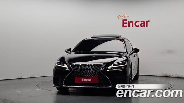 Lexus LS500h 2021 — Photo 2/20
