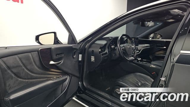 Lexus LS500h 2021 — Photo 12/20