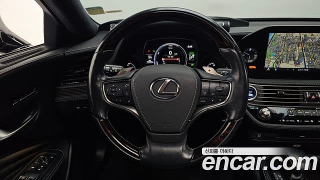 Lexus LS500h 2021 — Photo 7/20