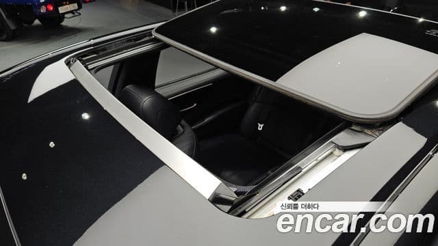 Lexus LS500h 2021 — Photo 10/20