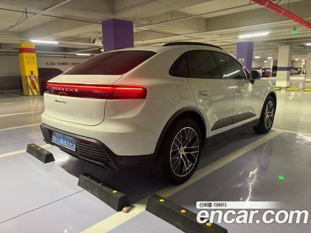 Porsche Macan EV 2025 — ფოტო 16/19