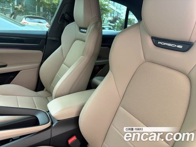 Porsche Macan EV 2025 — ფოტო 1/19