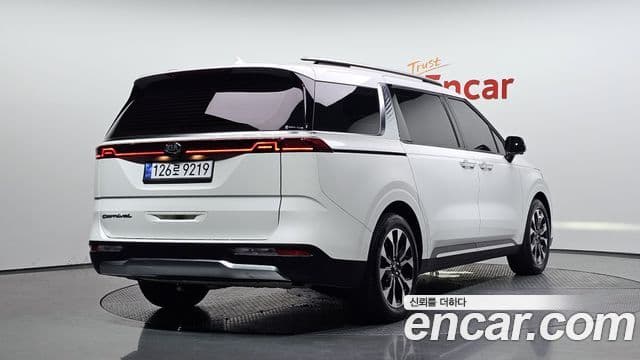 Kia Carnival 2021 — Фото 2/20