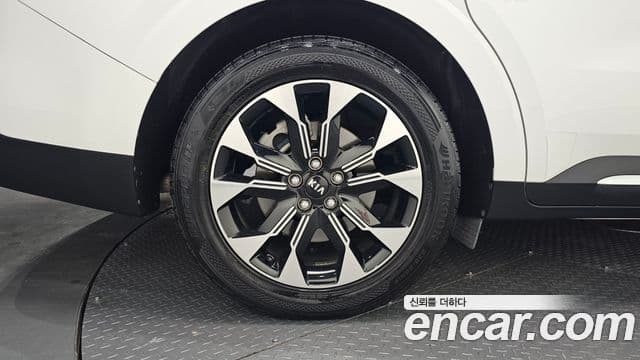 Kia Carnival 2021 — Фото 5/20